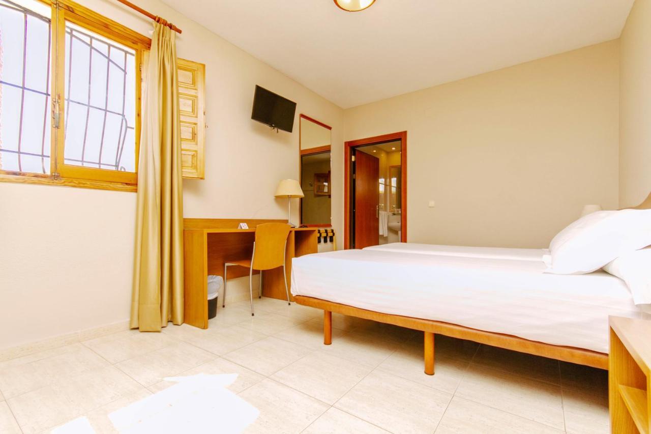 אל קאמפיו Hostal San Juan מראה חיצוני תמונה