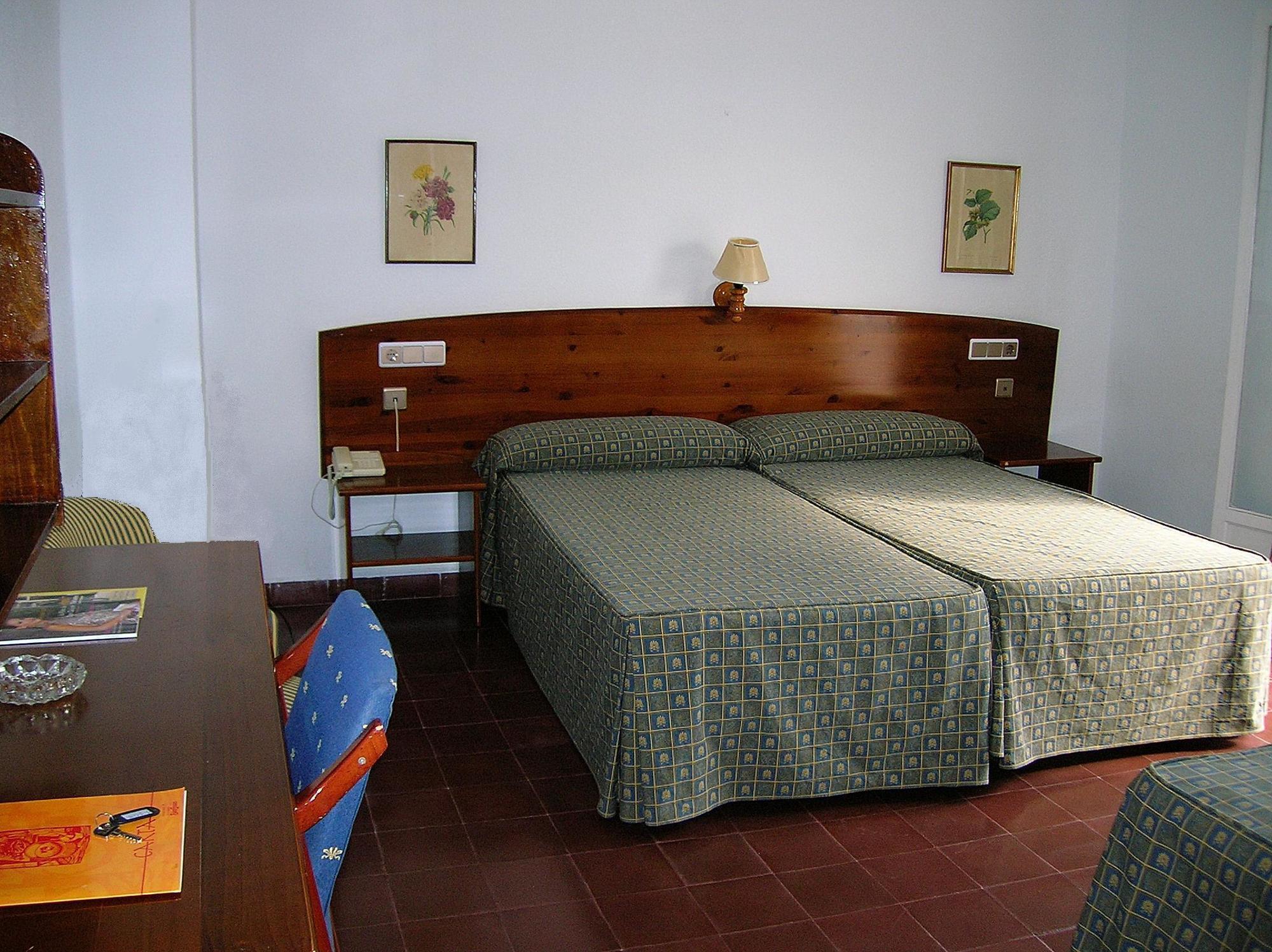 אל קאמפיו Hostal San Juan מראה חיצוני תמונה